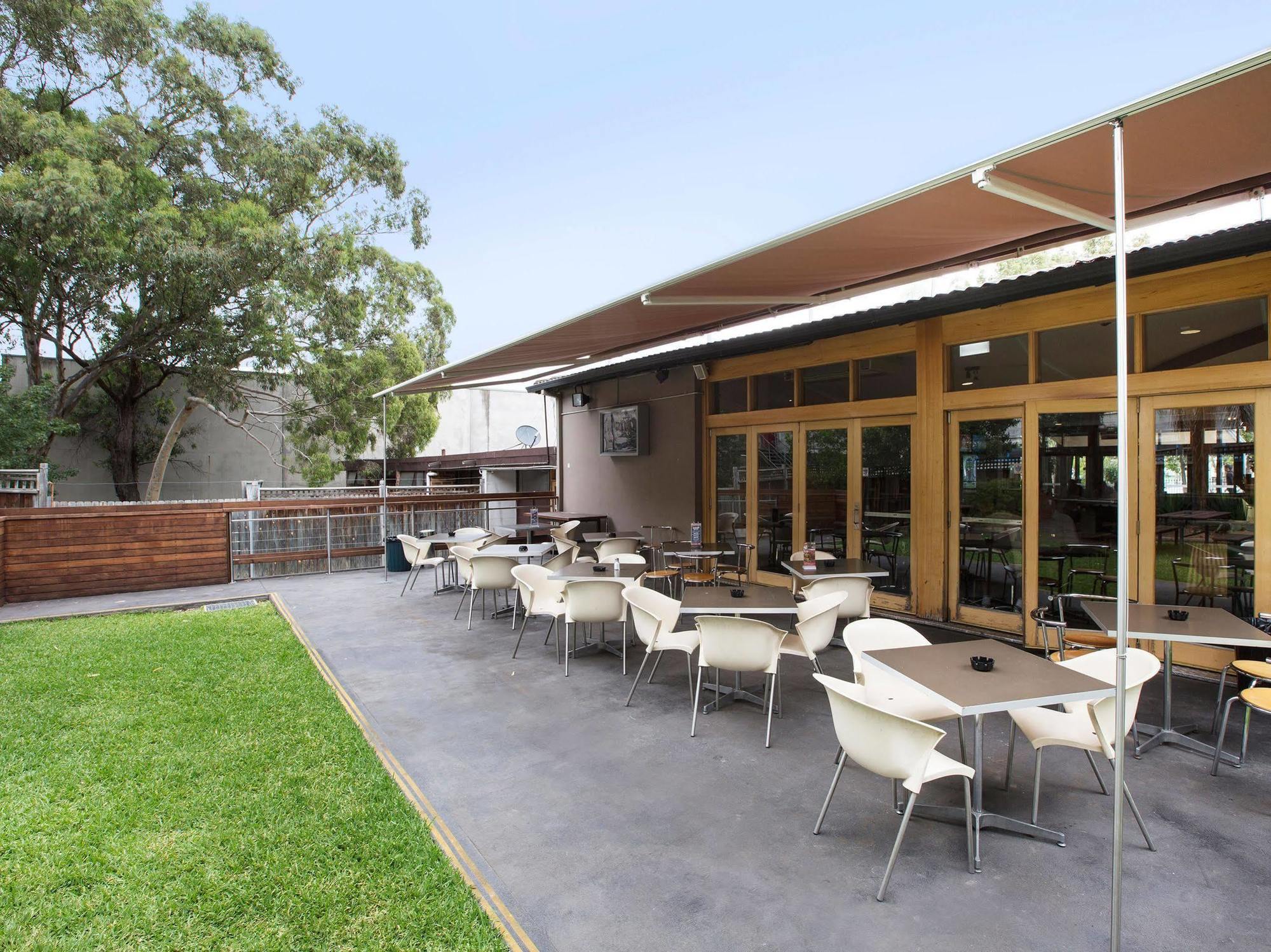 Nightcap At High Flyer Hotel Bankstown Exterior foto